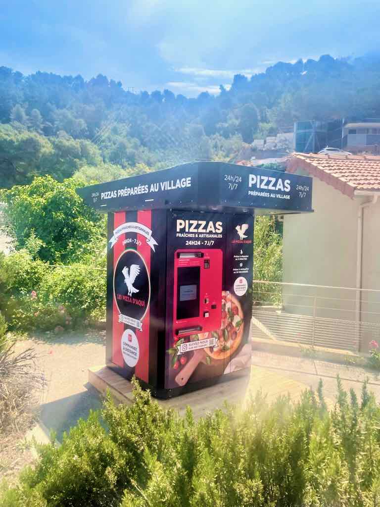 Le distributeur automatique de pizzas situé à La Manda Rond point sortie Colomars